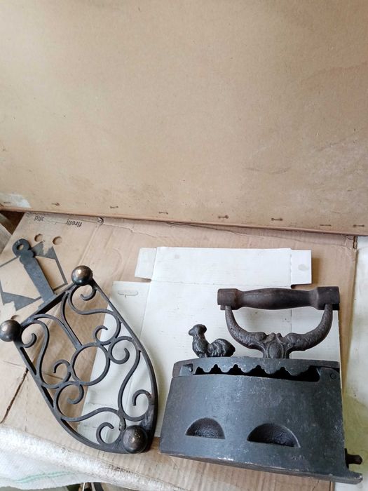 Călcător vechi cu suport