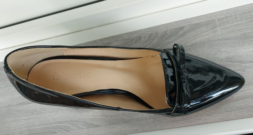 Продам лакированные туфли