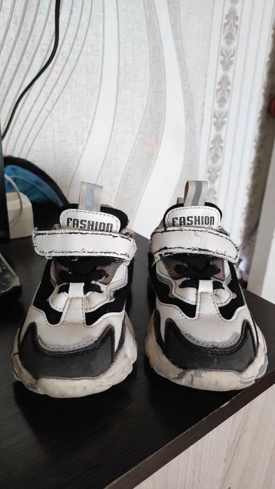 Продам  кроссовки утепленные , кроссовки