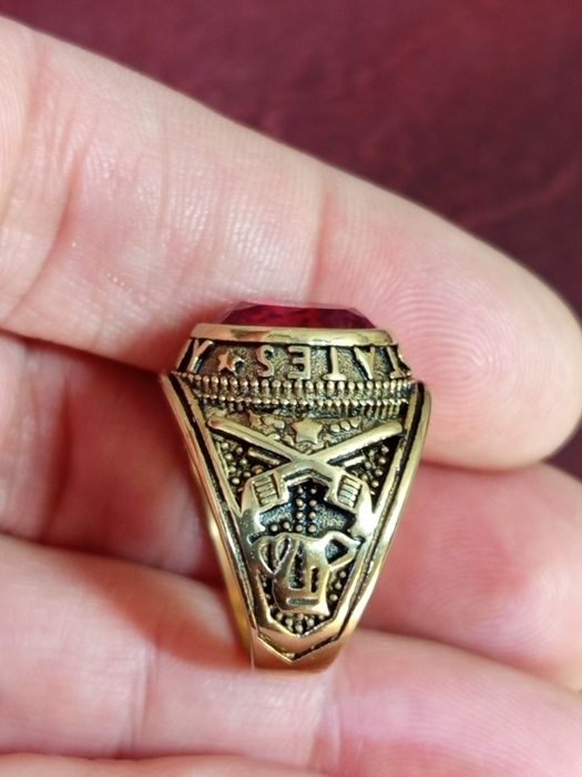 Мъжки пръстен в златист тон