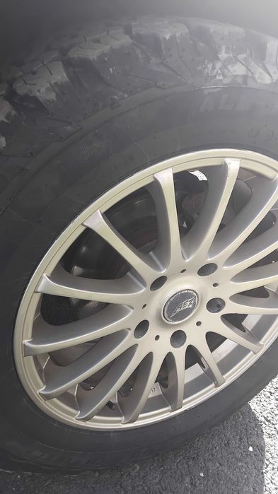 Vand roti compect echipate. Anvelopele sunt all sezon M+S 235 60 R18