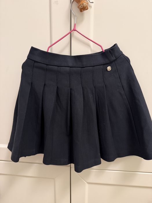 Fusta cu pliuri bleumarin , Zara 7 ani