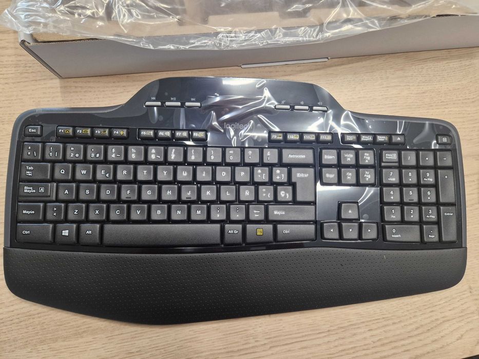 Клавиатура Logitech Wireless Desktop MK710 (Spanish Portuguese Layout)