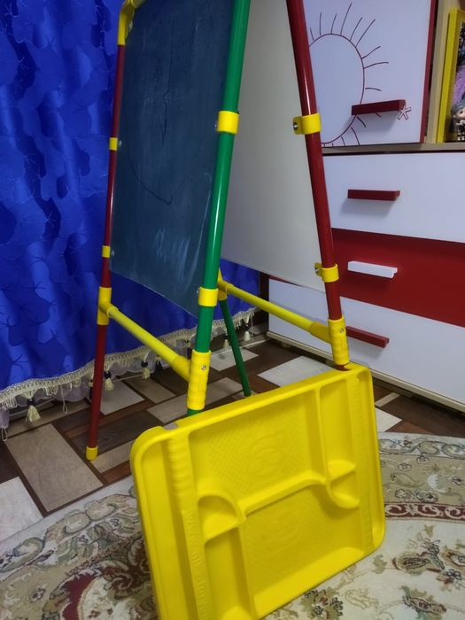 Продам доску для рисования, мелом и маркером.