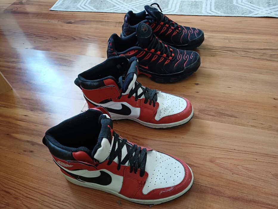 Продавам 2 чифта маратонки Nike