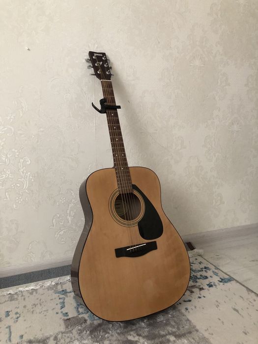 Гитара аккустика