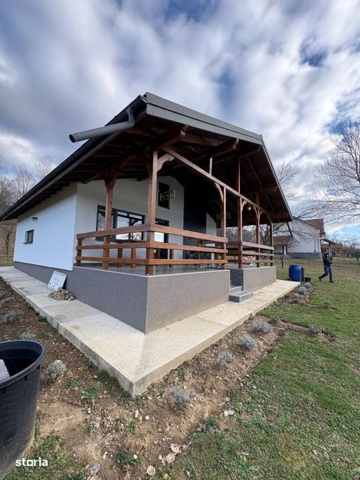 Casa de vacanta premium de vanzare in Breaza-intimitate, natura