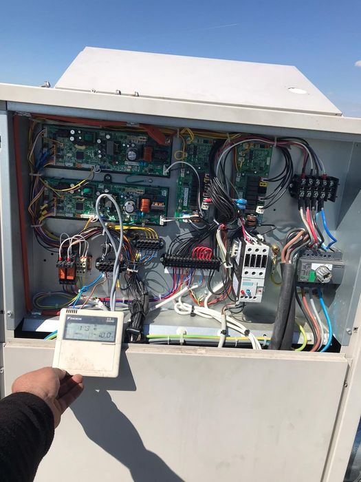 Reparatii aer conditionat si camere frigorifice.