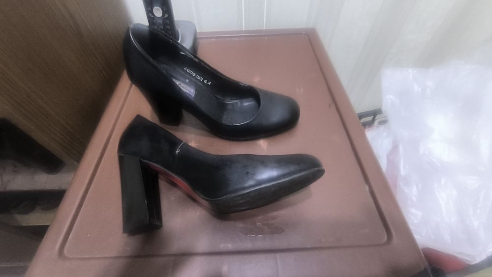 Продам женские туфли