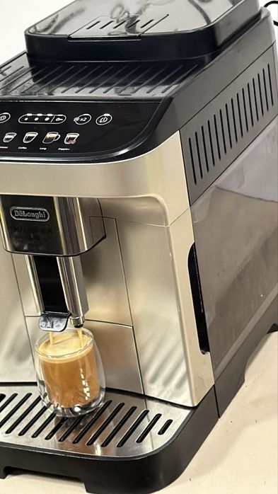Кафемашина кафе автомат delonghi magnifica evo с гаранция