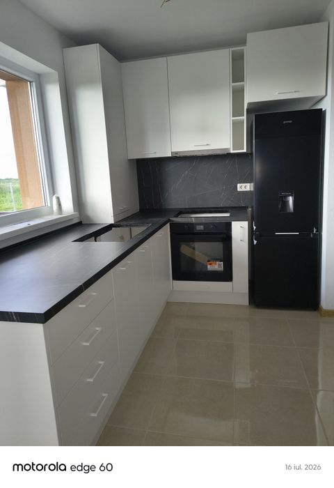 Mobilă la comandă pentru Bucătări Dormitoare Living Dressing Băi Holur