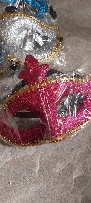 Продам новые маски новогодные
