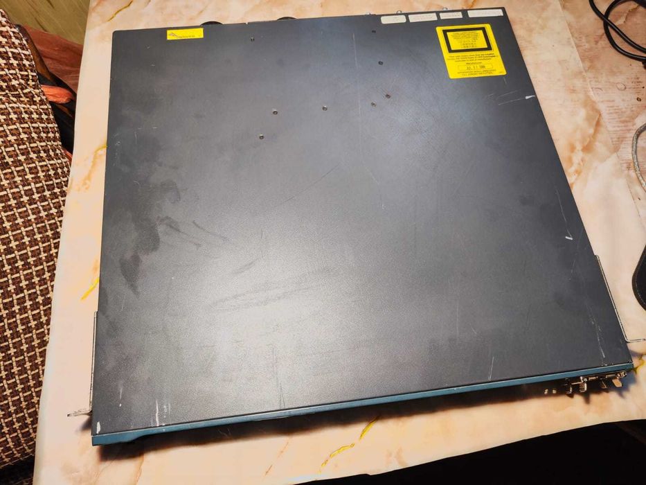 Cisco Catalyst 3560E — 24 порта Gigabit, PoE, Layer 3