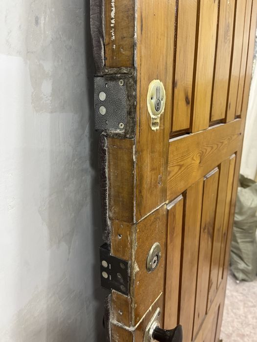 Отдам бесплатно 3 двери