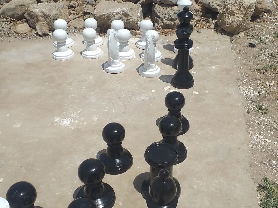 Shaxmat donalari 25sm dan 45 sm gacha bo‘lgan haykallar.