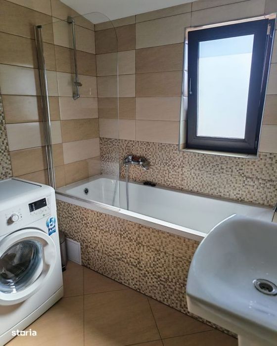 Apartament 4 camere, cartier Intre Lacuri, loc de parcare