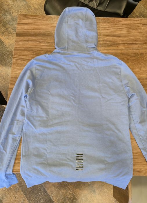 EA 7  анцунг и тениска