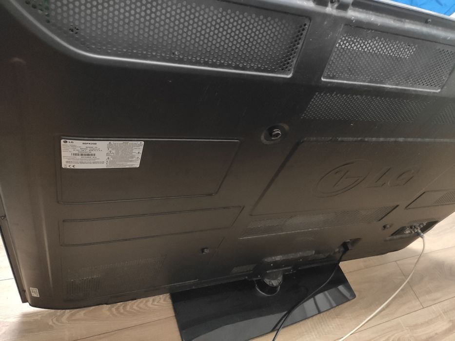 TV LG 152CM 60PK250