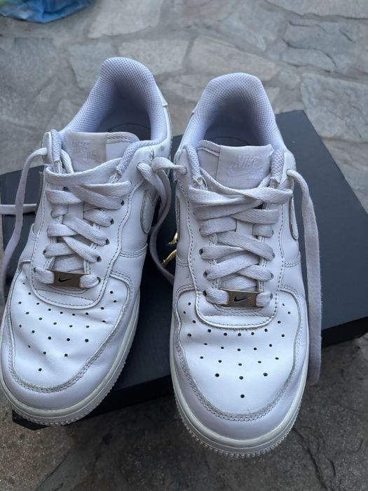 Запазени оригинални маратонки на Nike