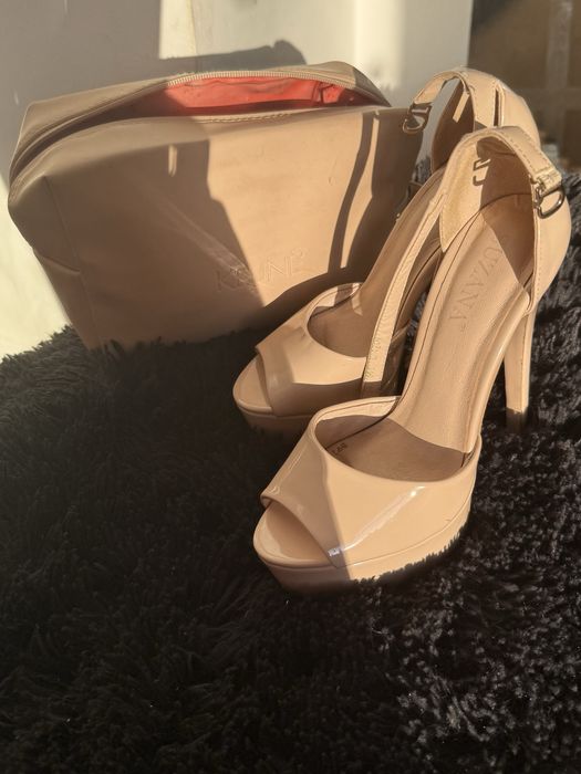 Лачени токчета с платформи