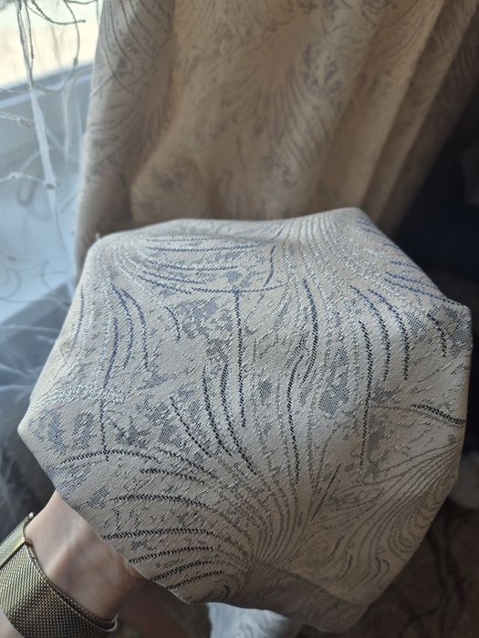 Продам шторы бежевые