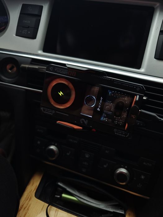 Suport auto pentru telefon cu wireless fast charging