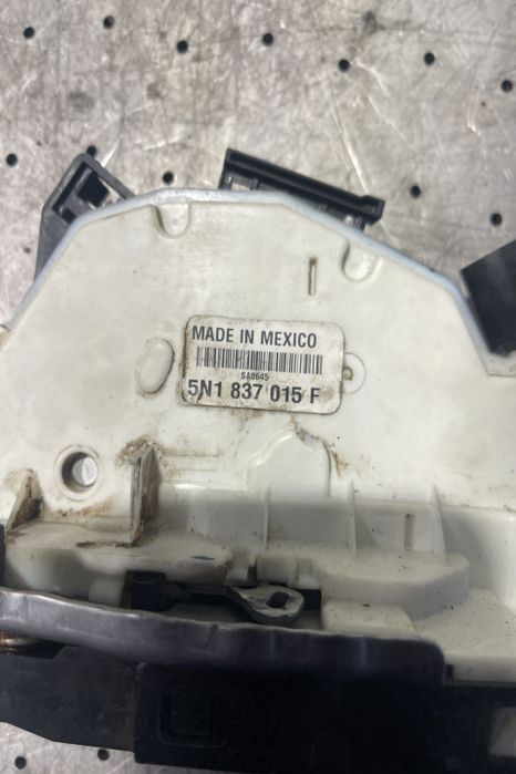 Broasca usa fata stanga 5N1 837 015 F Volkswagen VW Tiguan prima gene