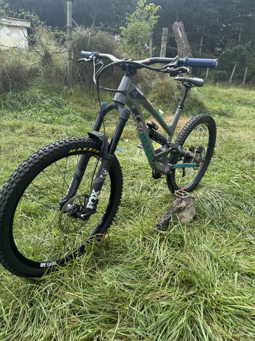 Bicicleta YT Capra Al comp