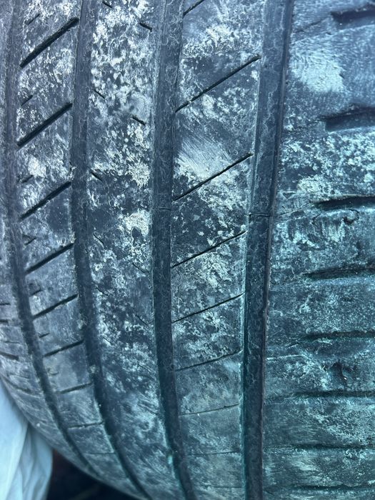Демисезонные шины в комплекте 285/50R20/112V