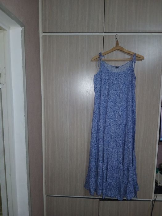 Продаю платья и сарафаны.