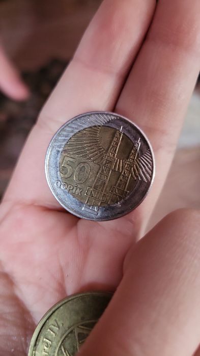 Много разных колекционых монет