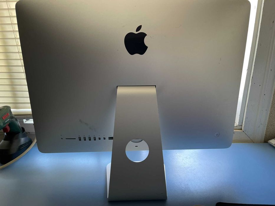 All-in-One Apple iMac 21.5" Full HD (Late 2013), Core i5-4570R, 8GB RAM, Fusion Drive 1.12TB, Intel Iris Pro 1.5GB, Tastatură Apple Cadou