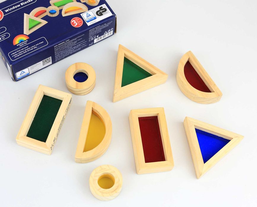 Образователни дървени геометрични фигури с цветни плаки на Playtive.