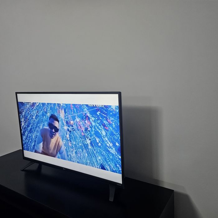 Vand televizor smart  Lg diagonala 108cm