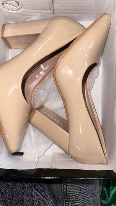 Обувки на ток, бежов