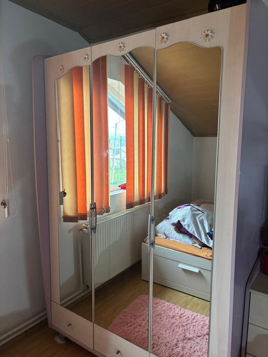 Vand  mobila pt fete , calitate germana