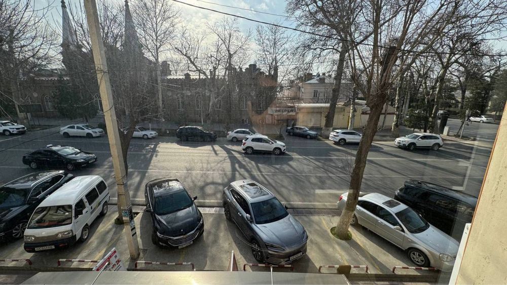 Сдается помещение под салон красоты  либо офис в тц "NURAFSHON"