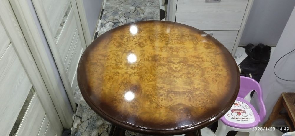 Продам круглый стол тяжелый