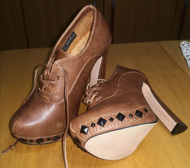 Кожена обувка с висок ток номер 38