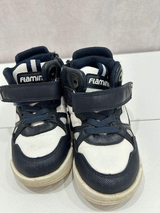 Продам детскую обувь