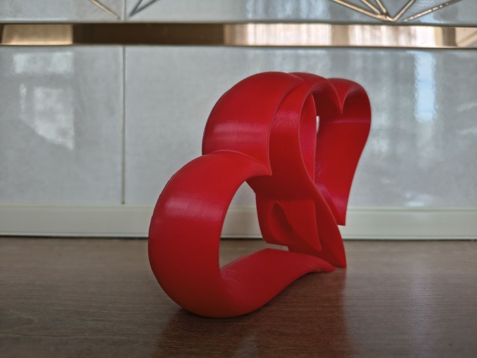 Подарък за 14 февруари, стойка за цвете във формата на преплетени сърц