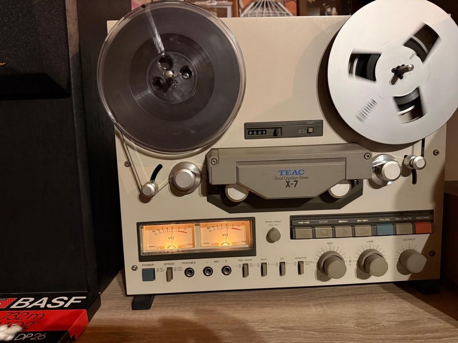 Vând două magnetofoane Akai și un magnetofon Teac X-7