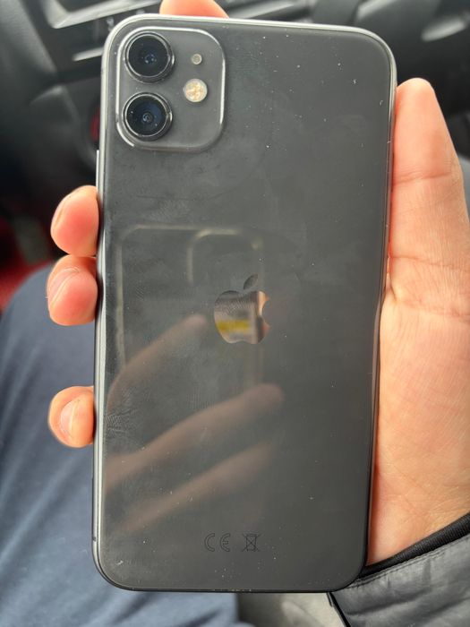iPhone 11 black.