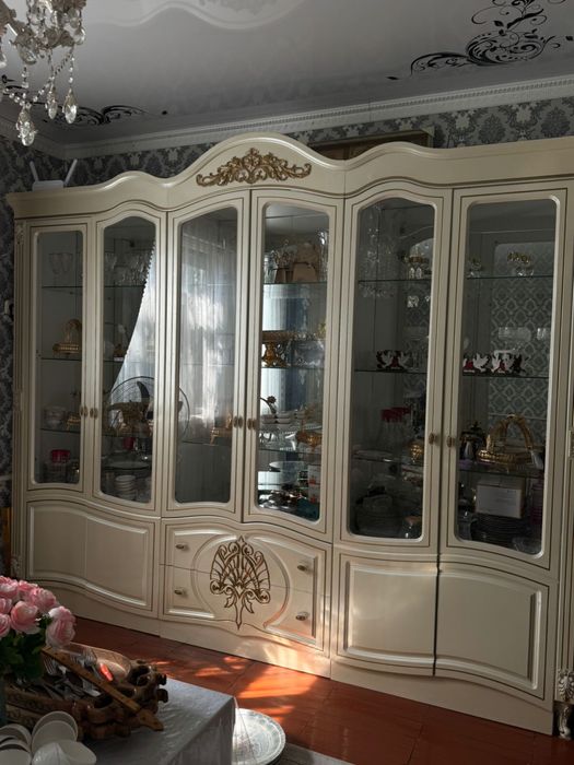 сервант в отличном состоянии
