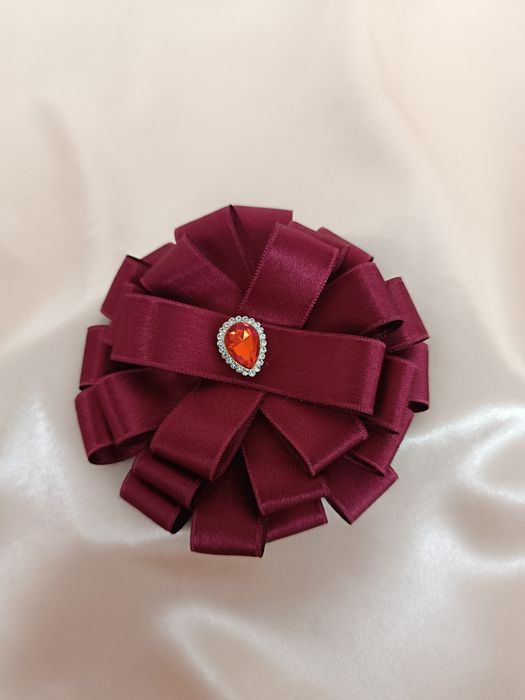 Broșe lucrate manual