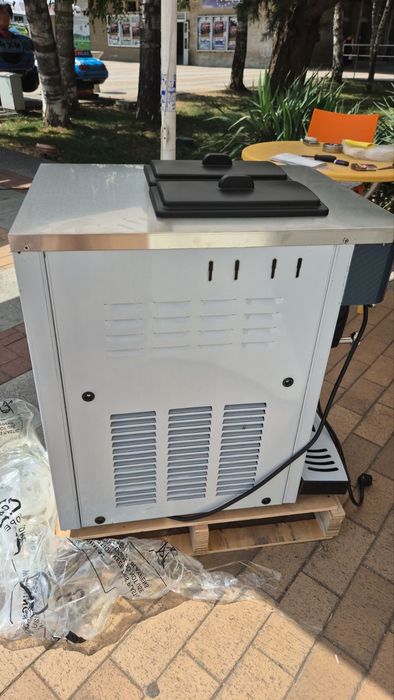 Нова сладолед машина нощно и предварително охлаждане 3 вкуса 28л/ч