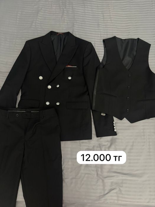 Костюм сатылады тройка