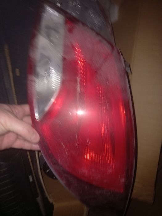 Зеркало и фар здание Аксент