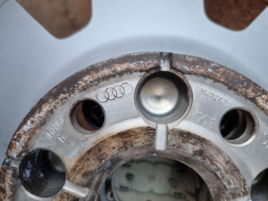 Оригинални Алуминиеви Джанти AUDI 16'цола със зимни гуми