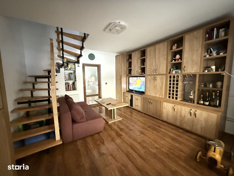 Casa tip duplex cu etaj, pod, terasă și parcare